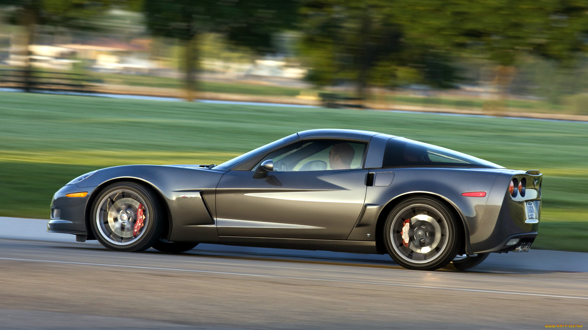 Chevrolet Corvette c6 зеленая